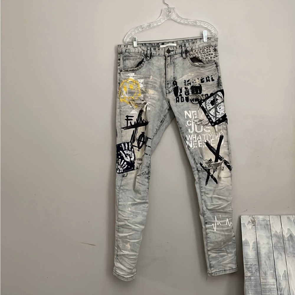 KLOUD 9 Light-wash distressed Jeans size 34 x 32